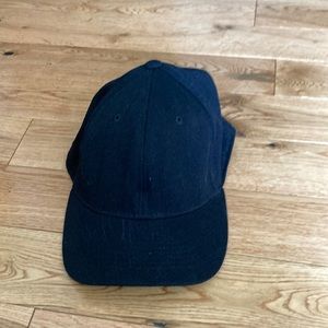 Lids black one fit hat